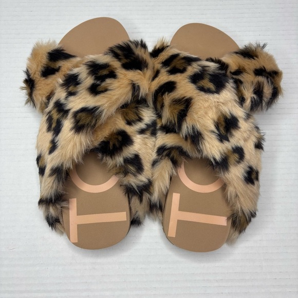 TOMS Leopard Print Fuzzy Slippers Size 8 - Picture 3 of 5